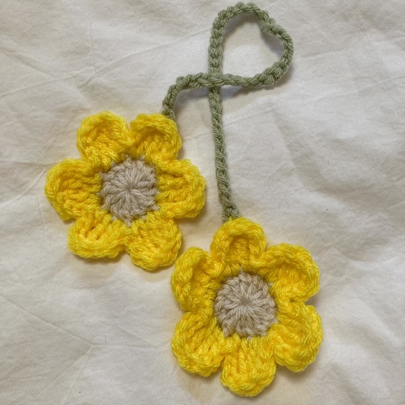 ellibeancrochet Other - Flower rearview mirror car hanger